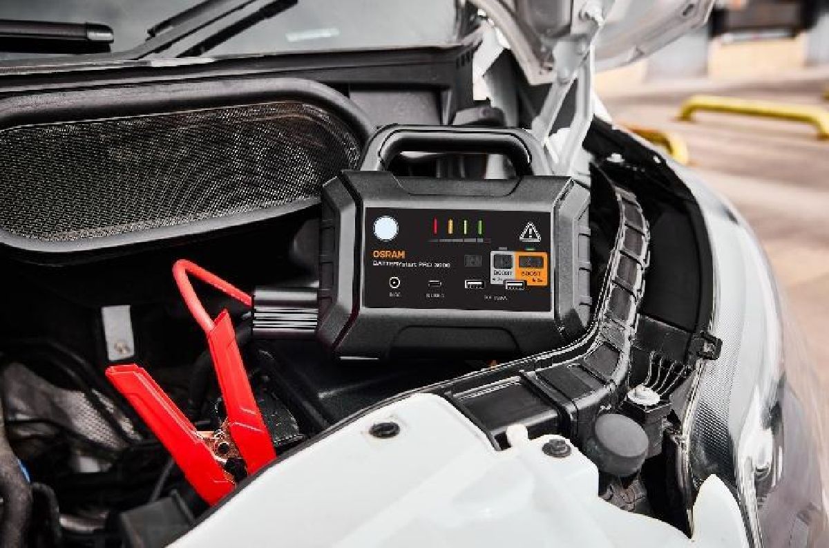 BATTERYstart PRO 3000 2500A/12/24V