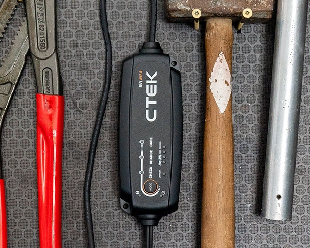 Batterieladeger�t 12 Volt / 5 Amp.